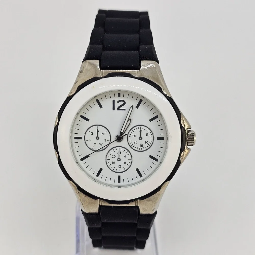 Men's Watch 40MM‎ White Dial Black Plastic Bands New Battery